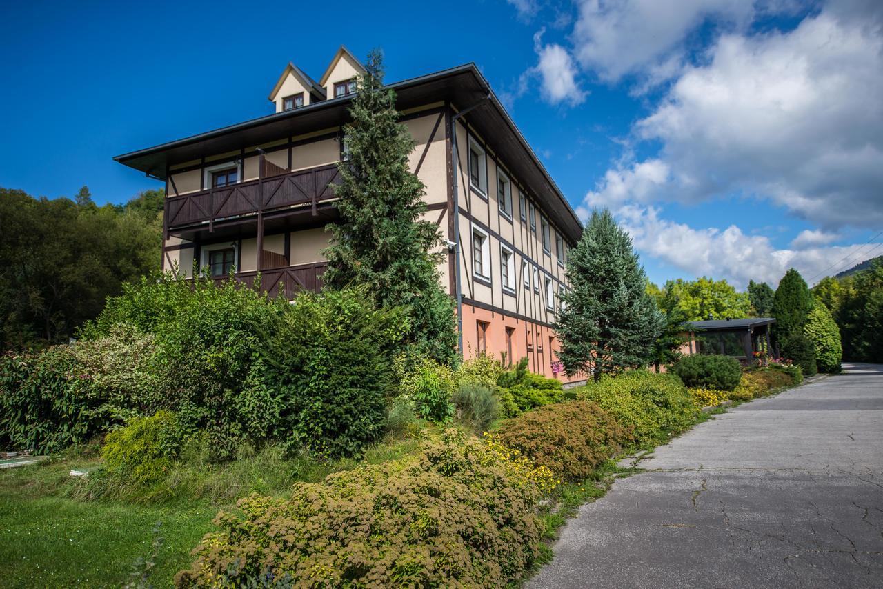 Hotel Golfer Kremnitz Exterior foto